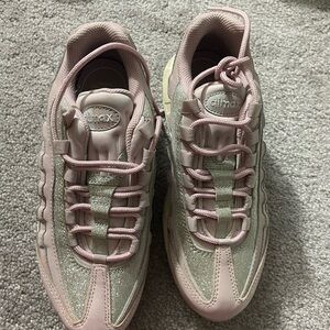 Nike Air Max Women's Pink Sneakers